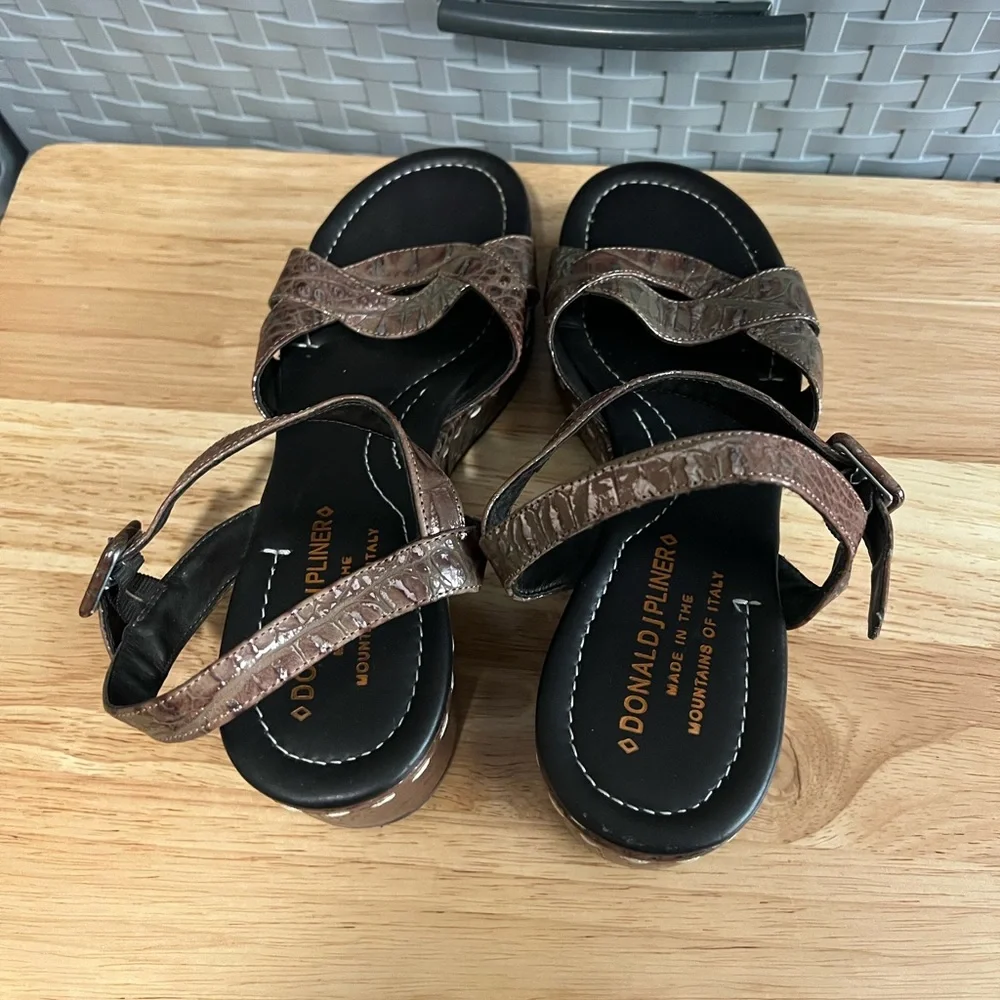 Donald Pliner Shake Sandals Brown Metallic Size 5M